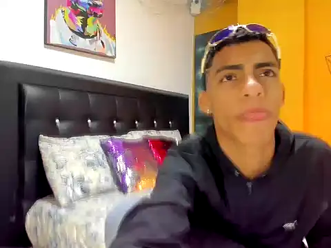 Snapshot of franco_clark chatting on October 15, 2025, 2:44 am franco clark online show from October 15, 2025, 2:44 am