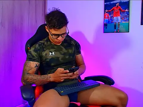 Snapshot of evan_greey chatting on October 8, 2025, 3:48 am evan greey online show from October 8, 2025, 3:48 am