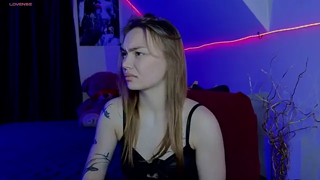 KitsyMoore online show from November 10, 2025, 1:10 pm