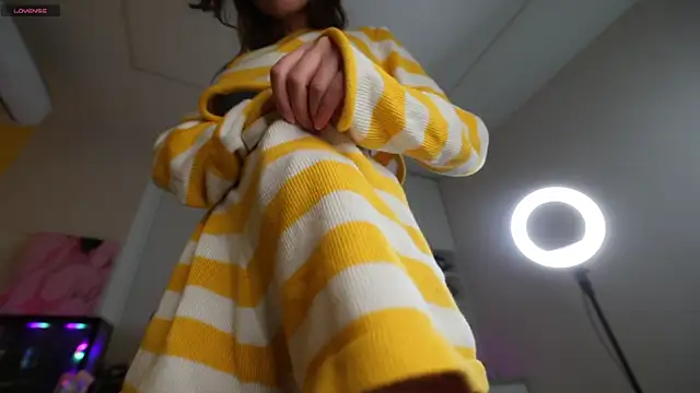 lovekissmes online show from November 4, 2025, 2:38 pm