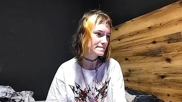 Snapshot of JenaeRadloff chatting on October 22, 2025, 6:46 am JenaeRadloff online show from October 22, 2025, 6:46 am