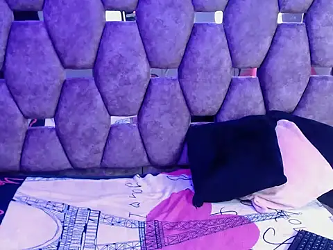 burbuja pink  online show from March 10, 2026, 4:06 am