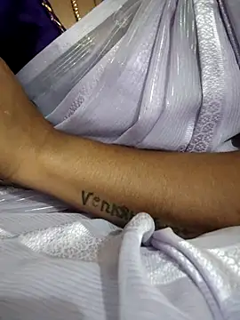 sweetqueen143 online show from September 25, 2025, 3:05 pm