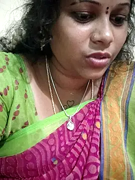 sweetqueen143 online show from September 29, 2025, 3:06 pm