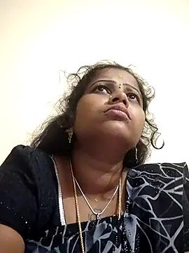 sweetqueen143 online show from October 9, 2025, 4:38 pm