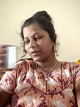 sweetqueen143 online show from November 3, 2025, 2:57 am