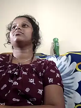 sweetqueen143 online show from November 7, 2025, 4:12 am