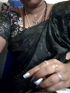 sweetqueen143 online show from November 11, 2025, 4:40 pm