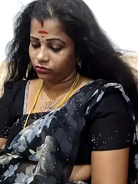 sweetqueen143 online show from April 14, 2026, 6:47 pm