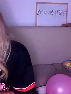 Bellablows online show from October 24, 2025, 7:10 pm