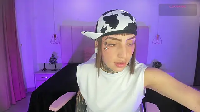 Gyal 8  online show from December 5, 2025, 3:26 am