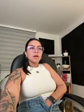 TaniaVelvet online show from February 18, 2026, 3:46 am