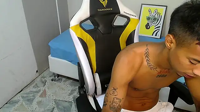 Snapshot of Nando_coll chatting on October 28, 2025, 11:25 am Nando coll online show from October 28, 2025, 11:25 am