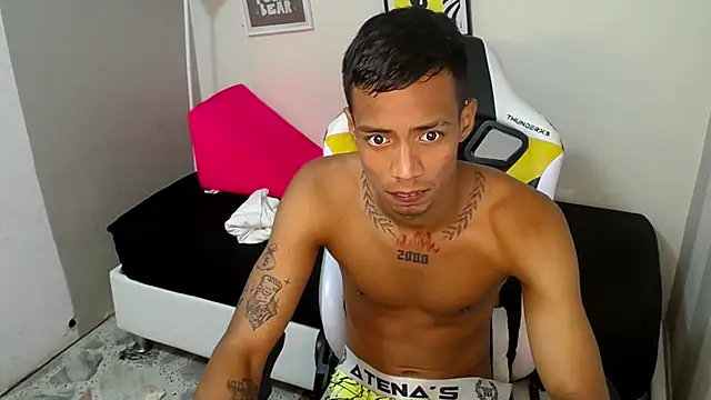 Snapshot of Nando_coll chatting on November 15, 2025, 12:02 pm Nando coll online show from November 15, 2025, 12:02 pm