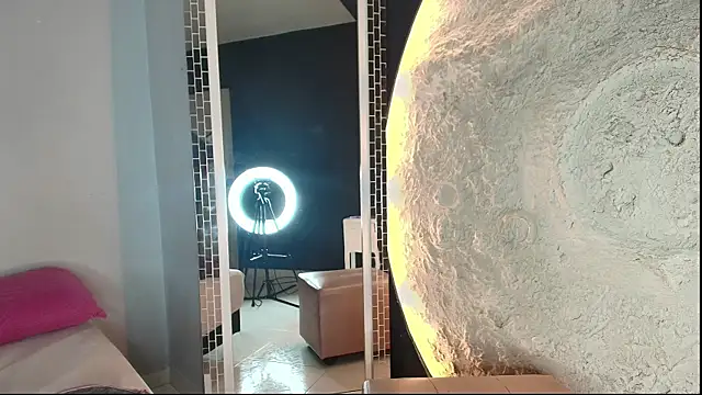 CarolinaGomez  online show from April 2, 2026, 7:11 pm