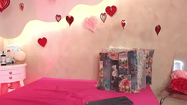 Snapshot of SaraGuzmann chatting on February 19, 2026, 7:32 pm SaraGuzmann online show from February 19, 2026, 7:32 pm