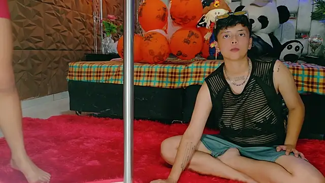 Snapshot of Twindesires chatting on October 29, 2025, 5:20 am Twindesires online show from October 29, 2025, 5:20 am