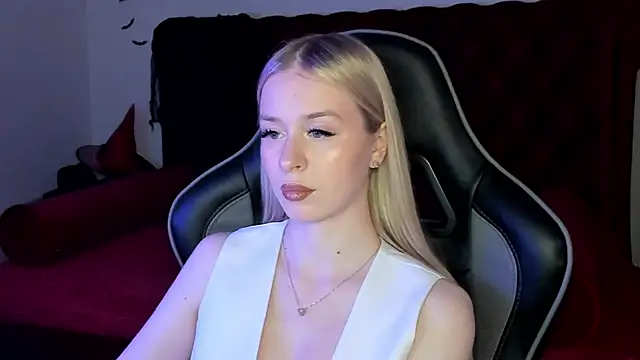 MiaGraces online show from November 6, 2025, 6:20 pm