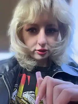 RonnieKiss online show from April 9, 2026, 5:07 am