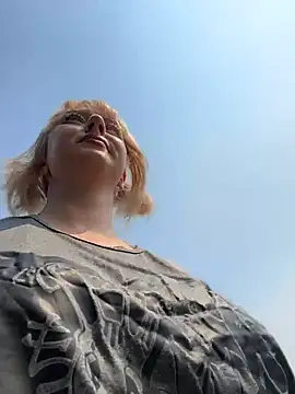 RonnieKiss online show from July 19, 2026, 7:23 am