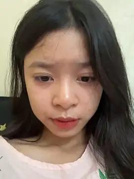 Snapshot of mau15_ chatting on October 7, 2025, 12:24 pm mau15 online show from October 7, 2025, 12:24 pm