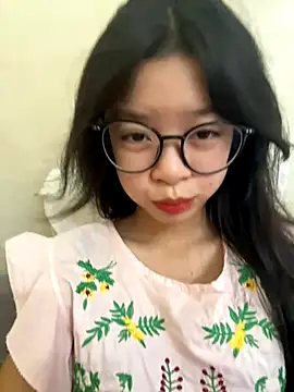 Snapshot of mau15_ chatting on October 13, 2025, 8:47 am mau15 online show from October 13, 2025, 8:47 am