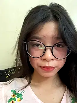 Snapshot of mau15_ chatting on October 15, 2025, 5:02 pm mau15 online show from October 15, 2025, 5:02 pm