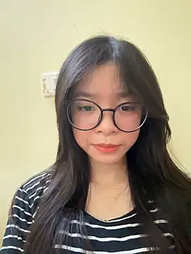 Snapshot of mau15_ chatting on October 17, 2025, 10:18 am mau15 online show from October 17, 2025, 10:18 am