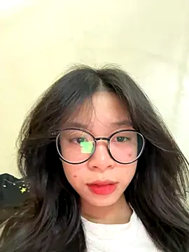 Snapshot of mau15_ chatting on October 19, 2025, 9:43 am mau15 online show from October 19, 2025, 9:43 am