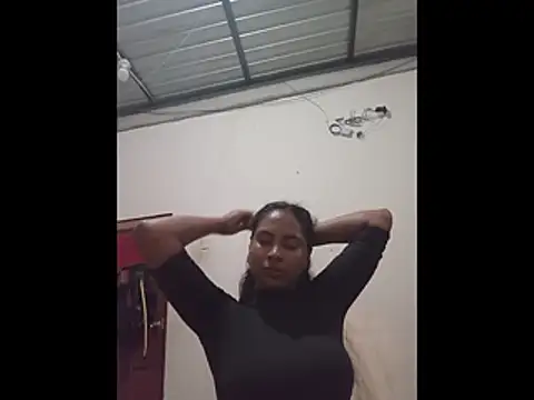 Snapshot of _Canella_ chatting on November 7, 2025, 3:50 am Canella online show from November 7, 2025, 3:50 am