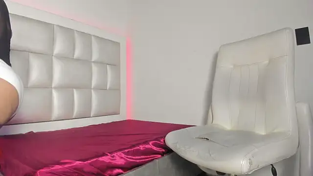 peyton  wat online show from November 12, 2025, 11:54 am