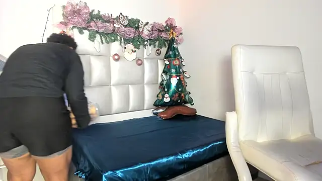 peyton  wat online show from December 17, 2025, 12:33 pm