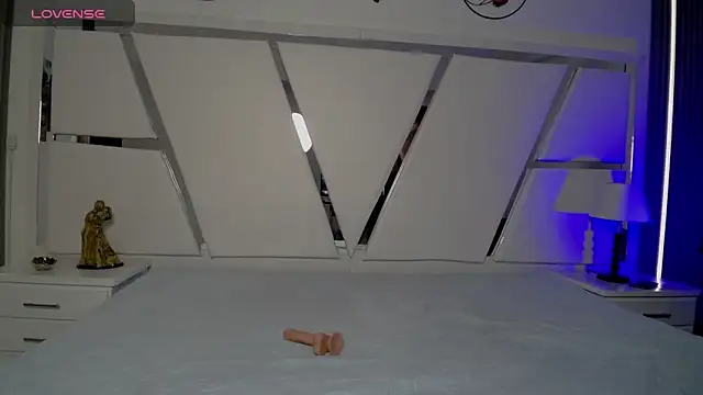 oblivionlove online show from October 14, 2025, 8:20 pm