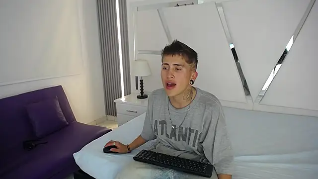 oblivionlove online show from March 10, 2026, 9:31 pm