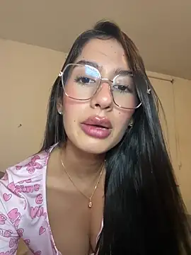 Julieta Duque online show from June 10, 2026, 2:34 am