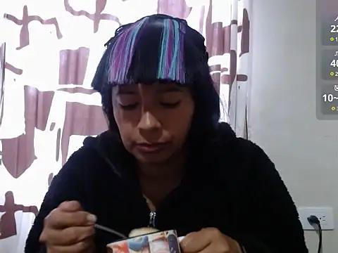 Acelinrose online show from May 12, 2026, 11:51 am
