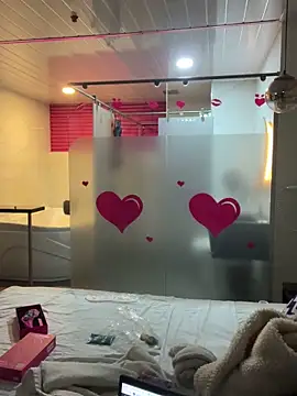 Snapshot of MoniUribe chatting on November 5, 2025, 11:10 am MoniUribe online show from November 5, 2025, 11:10 am