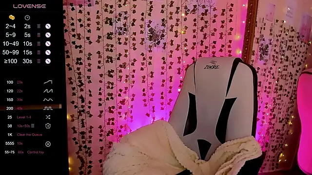 Snapshot of LinaBlossom_ chatting on March 16, 2026, 2:39 am LinaBlossom online show from March 16, 2026, 2:39 am