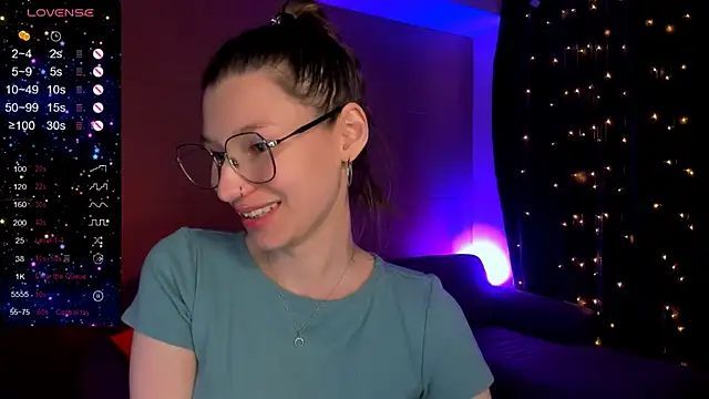 Snapshot of LinaBlossom_ chatting on March 22, 2026, 8:40 am LinaBlossom online show from March 22, 2026, 8:40 am