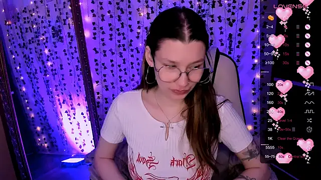 Snapshot of LinaBlossom_ chatting on April 4, 2026, 3:49 am LinaBlossom online show from April 4, 2026, 3:49 am