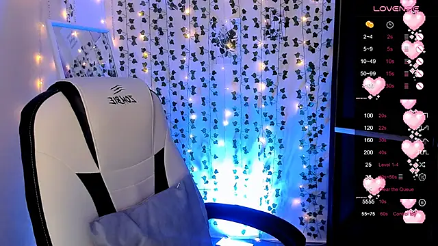 Snapshot of LinaBlossom_ chatting on April 9, 2026, 4:56 am LinaBlossom online show from April 9, 2026, 4:56 am