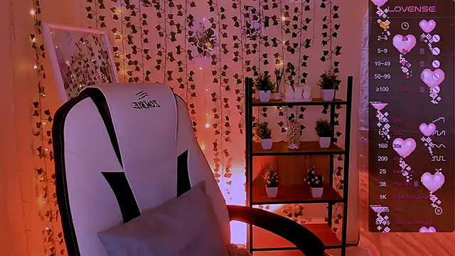 Snapshot of LinaBlossom_ chatting on April 16, 2026, 5:52 am LinaBlossom online show from April 16, 2026, 5:52 am