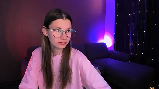 Snapshot of LinaBlossom_ chatting on April 17, 2026, 2:03 am LinaBlossom online show from April 17, 2026, 2:03 am