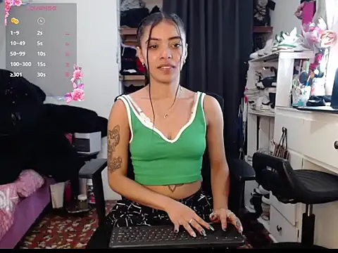 Snapshot of pocahot222 chatting on October 11, 2025, 12:10 am pocahot222 online show from October 11, 2025, 12:10 am