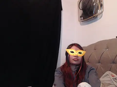 dulce-emily18 online show from September 23, 2025, 3:09 am