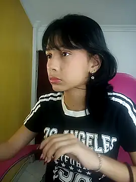 xoxo milk online show from November 4, 2025, 3:44 pm