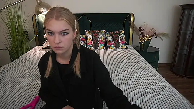 AlinaLiii online show from May 27, 2026, 5:59 am