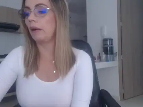 LovePaula online show from March 9, 2025, 2:32 pm