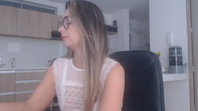 LovePaula online show from March 12, 2026, 12:11 pm