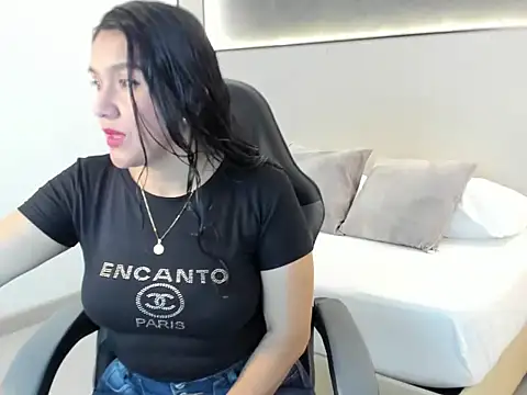 zoee zi online show from September 27, 2025, 6:57 pm